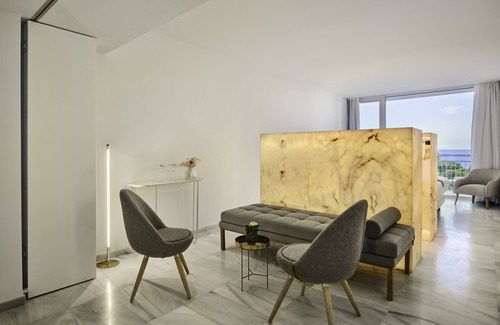 Platja d'Aro Hotel | Elegant Hotel Aromar: 4-Star Retreat with Pool & Spa