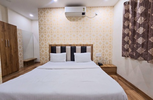 Raipur Hotel | Budget-Friendly Hotel ARRAJ in Raipur with Breakfast & More