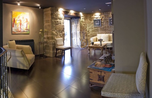 Haro Hotel | Inviting Hotel Arrope: Top Amenities & 8.8/10 Guest Rating
