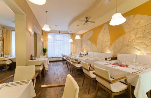 Pisek Hotel | Stylish Hotel Art: Pet Friendly & Family-Friendly Retreat