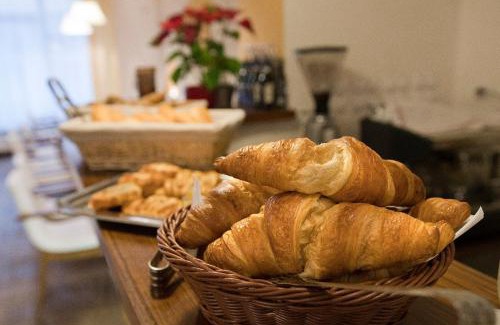 Pisek Hotel | Stylish Hotel Art: Pet Friendly & Family-Friendly Retreat