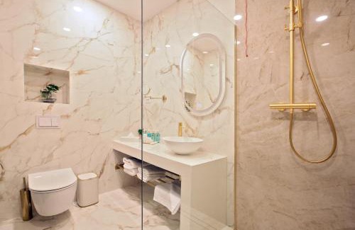 Oradea Hotel | Hotel Artemis: Family-Friendly Retreat with Spa & Dining