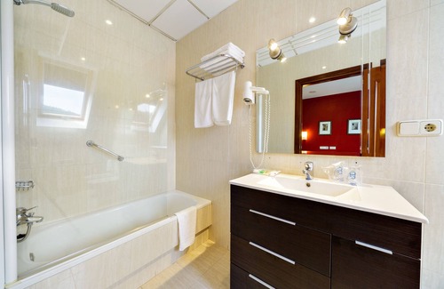 Arteixo Hotel | Exceptional Hotel As Camelias: Spa, Restaurant & More