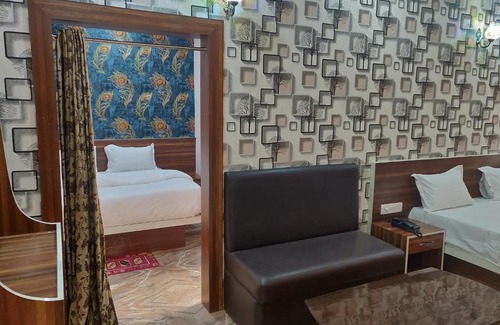 Varanasi Hotel | Budget-Friendly Hotel Ashiyana Palace with Breakfast & Accessibility