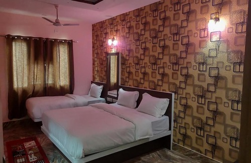 Varanasi Hotel | Budget-Friendly Hotel Ashiyana Palace with Breakfast & Accessibility