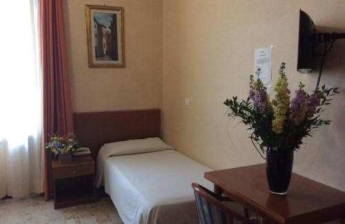 Centro Storico Hotel | Discover Hotel Astor: Pet Friendly with Breakfast Included