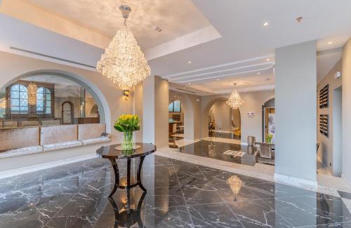 San Vincenzo Hotel | Discover Hotel Astoria: 4-Star Stay with Hot Tub & Breakfast