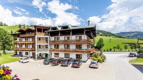 Maria Alm am Steinernen Meer Hotel | Discover Comfort at Hotel Unser Unterberg - Pet Friendly Stay