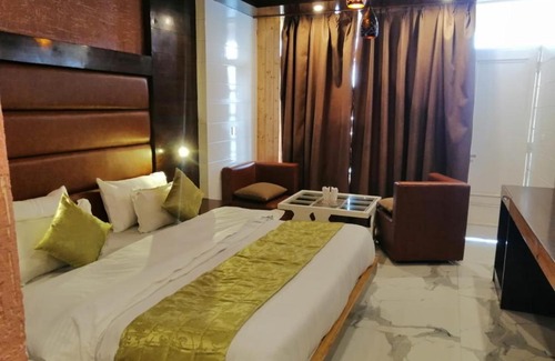 The Mall Road Hotel | Budget-Friendly Hotel Atithi with Breakfast Near Mall Road