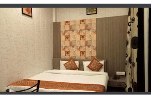 Sanwer House | Budget-Friendly Stay at Hotel Atlas Palace, Ujjain