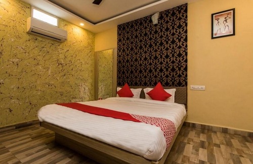 Sanwer House | Budget-Friendly Stay at Hotel Atlas Palace, Ujjain