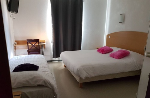Hautefort Hotel | Experience Hotel Au Périgord Noir: Family-Friendly Retreat