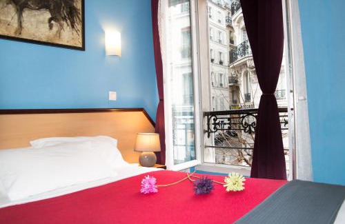 Montmartre Hotel | Family-Friendly Stays at Hotel Audran - 8/10 Guest Rating