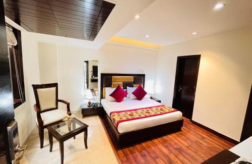Anand Vihar Hotel | Couple-Friendly Retreat at Hotel Aura IP Grand New Delhi
