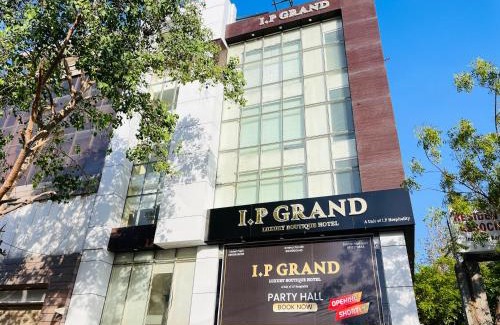 Anand Vihar Hotel | Couple-Friendly Retreat at Hotel Aura IP Grand New Delhi