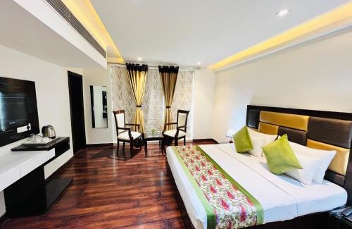 Anand Vihar Hotel | Couple-Friendly Retreat at Hotel Aura IP Grand New Delhi