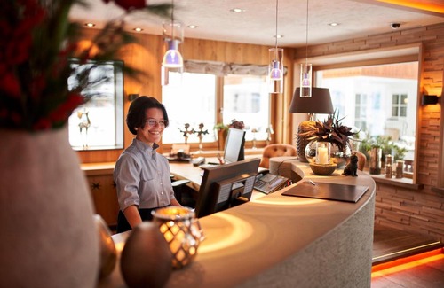 Lech am Arlberg Hotel | Indulge at Hotel Auriga: 4-Star Perfection Awaits You