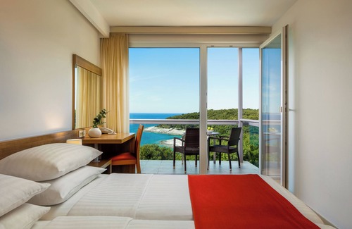 Cove Murtar Hotel | Discover Comfort at Hotel Aurora: 4-Star with Pool & Spa