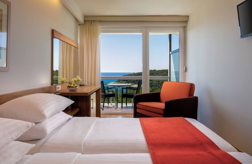 Cove Murtar Hotel | Discover Comfort at Hotel Aurora: 4-Star with Pool & Spa