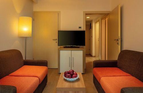 Cove Murtar Hotel | Discover Comfort at Hotel Aurora: 4-Star with Pool & Spa