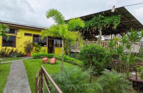 Arenal Hotel | Pet-Friendly Hotel Aurora Inn with Pool in Nuevo Arenal