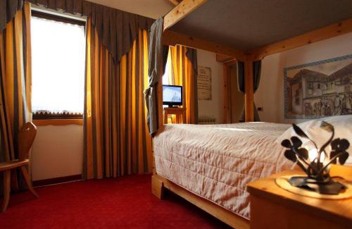 Cimego Hotel | Pet-Friendly Hotel Aurora with Oceanfront Pool & Spa