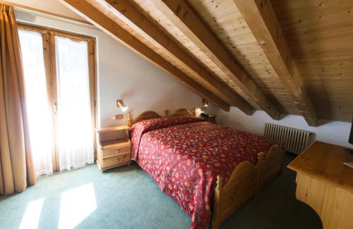 Cimego Hotel | Pet-Friendly Hotel Aurora with Oceanfront Pool & Spa