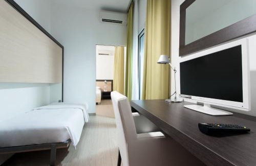 Lido di Jesolo Hotel | Hotel Aurora: Oceanfront Bliss with Spa and Pool Access