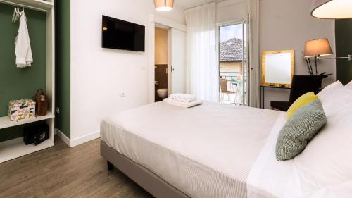 Lignano Sabbiadoro Hotel | Experience Hotel Aurora: Oceanfront Bliss & Pet Friendly