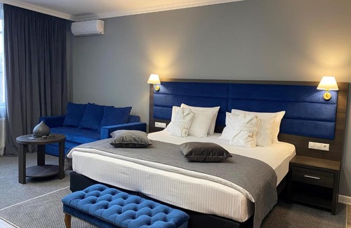 Rostov-on-Don Hotel | Discover Hotel Avant-Garde: 4-Star Stay with Pool & Hot Tub
