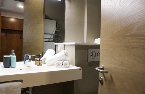 Buzau Hotel | Discover Hotel Avenue: Family-Friendly Stay with Spa & Dining