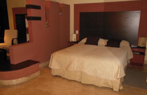 Salta Hotel | Discover Comfort at Hotel Aybal with Pool & Restaurant