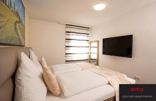 Hechingen House | Pet-Friendly Bären: Family Retreat with Delicious Dining