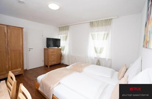 Hechingen House | Pet-Friendly Bären: Family Retreat with Delicious Dining