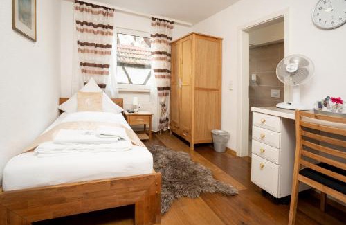 Hechingen House | Pet-Friendly Bären: Family Retreat with Delicious Dining