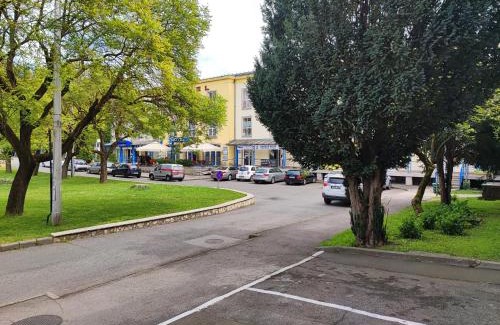 Komlo Hotel | Inviting Hotel Béke Sziget Komló: Pet-Friendly Getaway