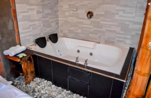 San Sebastian de Mariquita Hotel | Discover Hotel B & C: Pet-Friendly with Breakfast Included