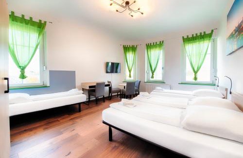 Kaulsdorf Hotel | Oceanfront Retreat at Hotel B1 with Pool & Pet-Friendly Stay