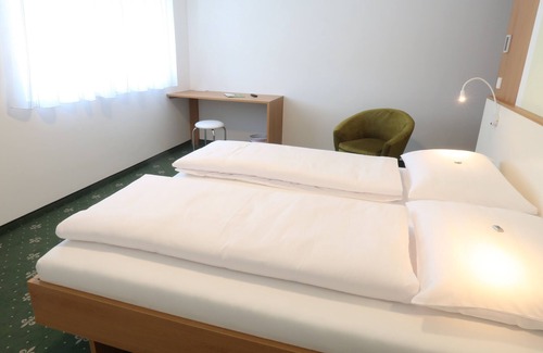 Mauthausen Hotel | Discover Hotel B3: Family-Friendly with Great Amenities