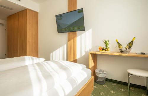 Mauthausen Hotel | Comfortable Stay at Hotel B3 with Breakfast & Family Amenities