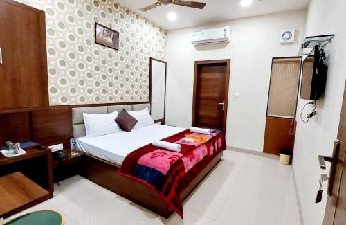 Mathura Hotel | Budget-Friendly Stay at Hotel Babylon Regency near Temple