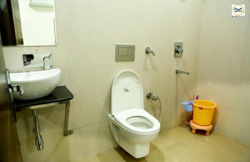 Mathura Hotel | Budget-Friendly Stay at Hotel Babylon Regency near Temple