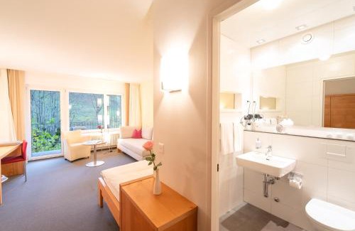 Hafelfingen Hotel | Relaxing Getaway at Hotel Bad Ramsach with Ocean Views