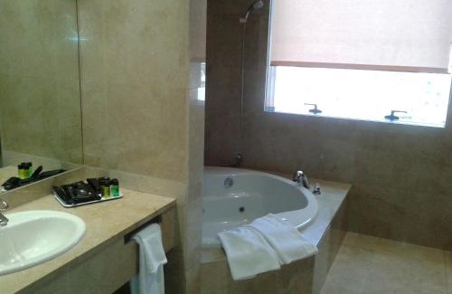 Santander City Centre Hotel | Hotel Bahía: 4-Star Comfort with Family-Friendly Amenities