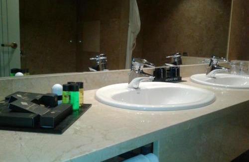 Santander City Centre Hotel | Hotel Bahía: 4-Star Comfort with Family-Friendly Amenities
