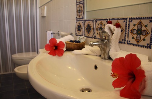 Santa Maria Hotel | Experience Comfort at Hotel Baia del Capo with Pool & Dining
