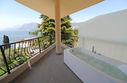 Val di Sogno Hotel | Experience Hotel Baia Verde: Oceanfront Retreat Near Pool