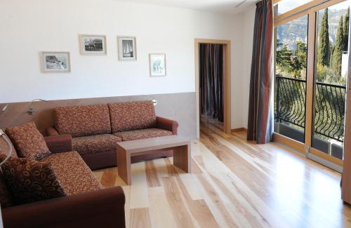 Val di Sogno Hotel | Experience Hotel Baia Verde: Oceanfront Retreat Near Pool