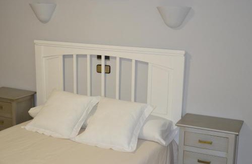 Cazorla Hotel | Inviting Hotel Balcón de Cazorla with Pool & Family Amenities
