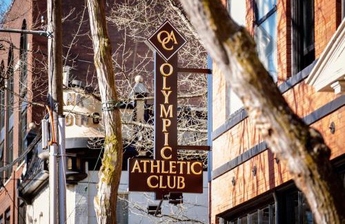 Old Ballard Hotel | Discover Hotel Ballard: 4-Star Comfort with Spa & Pool